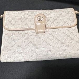Vintage Gucci crossbody bag. White and tan.